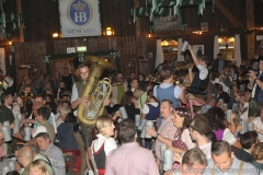 Kapelle Kaiserschmarrn, 1. Tag in der Schönheitskönigin auf der Oidn Wiesn am Oktoberfest in München 2018