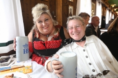 Bettina von Haken und Doris Röseler (re.), Schönheitskönigin 10. Tag auf der Oidn Wiesn am Oktoberfest in München 2018