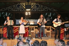 Bernhard Gruber, Katharina Baur,  Ronad Hefter, Berni Filser  (von li. nach re.), Tag  10 im Volkssängerzelt zur Schönheitskönigin auf der Oidn Wiesn in München 2019