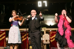 Katharina Baur, Jürgen Kirner, Barbara Preis (von li. nach re.), Tag  10 im Volkssängerzelt zur Schönheitskönigin auf der Oidn Wiesn in München 2019