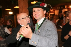 Jürgen Kirner (li.), Schönheitskönigin 12. Tag auf  der Oidn Wiesn am Oktoberfest in München 2018