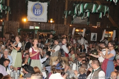 Kapelle Kaiserschmarrn, Schönheitskönigin 14. Tag auf der Oidn Wiesn am Oktoberfest in München 2018