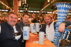 Peter Rappenglück, Michael Sperger, Tubaprofessor Andreas Martin Hofmeir (von li. nach re.), Tag  14 in Volkssängerzelt zur Schönheitskönigin auf der Oidn Wiesn in München 2019