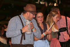 Tag  14 in Volkssängerzelt zur Schönheitskönigin auf der Oidn Wiesn in München 2019