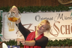 Bianca Bachmann, Schönheitskönigin 15. Tag auf der Oidn Wiesn am Oktoberfest in München 2018