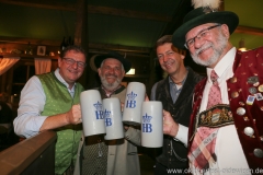 Bernhard Klier, Karl-Heinz Knoll, Peter Reichert (von li. nach re.), Schönheitskönigin 15. Tag auf der Oidn Wiesn am Oktoberfest in München 2018