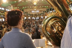 Tag  15 im Volkssängerzelt zur Schönheitskönigin auf der Oidn Wiesn in München 2019