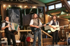 Bernhard Gruber, Roland Hefter, Berni Filser (von li. nach re.), Tag  16 im Volkssängerzelt zur Schönheitskönigin auf der Oidn Wiesn in München 2019