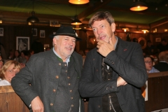 Peter Reichert (re.), Tag  16 im Volkssängerzelt zur Schönheitskönigin auf der Oidn Wiesn in München 2019