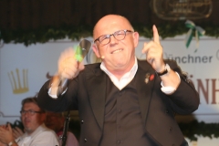 Jürgen Kirner, Tag  16 im Volkssängerzelt zur Schönheitskönigin auf der Oidn Wiesn in München 2019