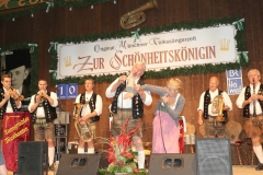 Tanngrindler Musikanten, rocken die Schönheitskönigin auf der Oidn Wiesn am Oktoberfest in München 2018