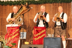 Tanngrindler Musikanten, rocken die Schönheitskönigin auf der Oidn Wiesn am Oktoberfest in München 2018