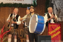 Tanngrindler Musikanten und tom (mit Trommel), der 3. Tag in der Schönheitskönigin auf der Oidn Wiesn am Oktoberfest in München 2018