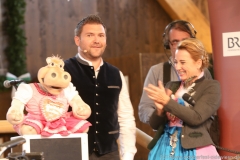 Sebastian Reich und Amanda mit Constanze Lindner, Tag 4 im Volkssängerzelt zur Schönheitskönigin auf der Oidn Wiesn am Oktoberfest in München 2019