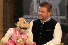 Sebastian Reich mit Amanda, Tag 4 im Volkssängerzelt zur Schönheitskönigin auf der Oidn Wiesn am Oktoberfest in München 2019