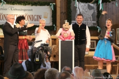 Amanda und Constanze Lindner (re.), Tag 4 im Volkssängerzelt zur Schönheitskönigin auf der Oidn Wiesn am Oktoberfest in München 2019
