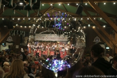 Kapelle Kaiserschmarrn, Schönheitskönigin 6. Tag auf der Oidn Wiesn  am Oktoberfest in München 2018