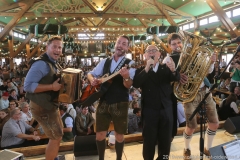 Schleudergang mit Jürgen Kirner,  Der 8. Tag im Volkssängerzelt zur Schönheitskönigin auf der Oidn Wiesn in München 2019