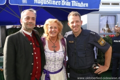 Elisabeth Polaczy (Mitte), Dieter Reiter auf dem Teufelsrad am Oktoberfest in München 2018