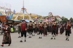 Trachten- und Schützenzug am Oktoberfest in München 2019