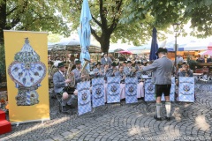 Mit einem symbolischen Anzapfen am Viktualienmarkt unter dem Motto "Unser Herz für die Wiesn" läuteten die Münchner Brauereien zusammen mit den Wiesnwirten das 188. Oktoberfest 2021 ein,