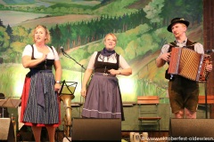 Geschwister Reitberger, Tag 10 im Volkssängerzelt Schützenlisl auf der Oidn Wiesn am Oktoberfest in München 2022