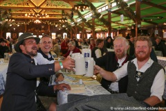 Tag 11 im Volkssängerzelt auf der Oidn Wiesn am Oktoberfest in München 2022