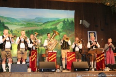 Tanngrindler Musikanten, Tag 13 im Volkssängerzelt Schtzenlisl auf der Oidn Wiesn am Oktoberfest in München 2022