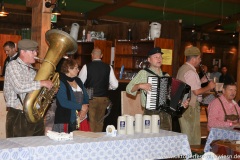 häisd´n´däisd vomm mee, Tag 15 im Volkssängerzelt Schützenlisl auf der Oidn Wiesn am Oktoberfest in München 2022