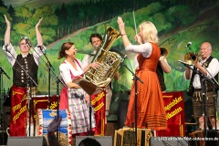 Traudi Siferlinger und Ulrike Scharf (re.)