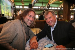 Roland Hefter und Lorenz Stiftl (re.), Tag 4 im Volkssängerzelt Schützenlisl auf der Oidn Wiesn am Oktoberfest in München .2022