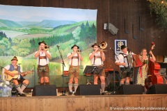 Hallgrafen Musikanten, Tag 4 im Volkssängerzelt Schützenlisl auf der Oidn Wiesn am Oktoberfest in München .2022