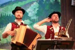 De junga Oidboarisch`n, Tag 4 im Volkssängerzelt Schützenlisl auf der Oidn Wiesn am Oktoberfest in München .2022