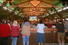 Tag 4 im Volkssängerzelt Schützenlisl auf der Oidn Wiesn am Oktoberfest in München .2022