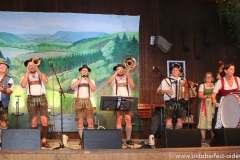 Heufelder Musikanten mit Traudi Siferlinger, Tag 4 im Volkssängerzelt Schützenlisl auf der Oidn Wiesn am Oktoberfest in München .2022