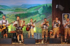 Bast Scho, Tag 4 im Volkssängerzelt Schützenlisl auf der Oidn Wiesn am Oktoberfest in München .2022