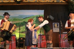 Renate Maier, Tag 5 im Volkssängerzelt Schützenlisl auf der Oidn Wiesn am Oktoberfest in München 2022