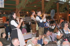 Kapelle Kaiserschmarrn, Tag 5 im Volkssängerzelt Schützenlisl auf der Oidn Wiesn am Oktoberfest in München 2022