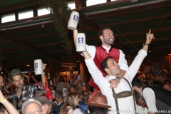 Tag 7 im Volkssängerzelt Schützenlisl auf der Oidn Wiesn am Oktoberfest in München 2022