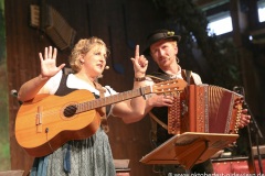 Geschwister Reitberger, Tag 9 im Volkssängerzelt Schützenlisl auf der Oidn Wiesen am Oktoberfest in München 2022