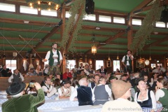 Trachtenverein Almfrieden Steingaden, Tag 9 im Volkssängerzelt Schützenlisl auf der Oidn Wiesen am Oktoberfest in München 2022