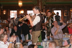 Kapelle Kaiserschmarrn, Tag 9 im Volkssängerzelt Schützenlisl auf der Oidn Wiesen am Oktoberfest in München 2022