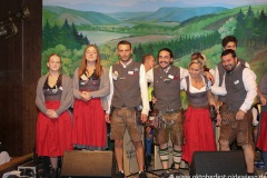 Finale im Volkssängerzelt Schützenlisl auf der Oidn Wiesn am Oktoberfest in München 2022