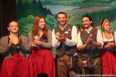 Finale im Volkssängerzelt Schützenlisl auf der Oidn Wiesn am Oktoberfest in München 2022