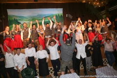 Finale im Volkssängerzelt Schützenlisl auf der Oidn Wiesn am Oktoberfest in München 2022