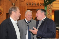 Michael Schottenhamel, Christian Schottenhamel, Josef Schmid (von li. nach re.), Vorstellung Wiesnkrug im Armbrustschützenzelt auf der Theresienwiese in München 2018