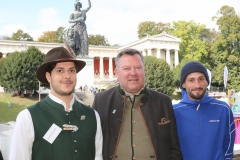 Max V., Josef Schmid,  Daniel Miranda-Fernandez (von li. nach re.),  Auszeichnung Wiesn Gentlemen in der Käfer Wiesenschenke am Oktoberfest in München 2018