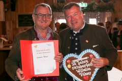 Wilhelm Führer und Josef Schmid (re.), Ehrung der Wiesn Jubilare beim Fisch Bäda am Oktoberfest in München 2018