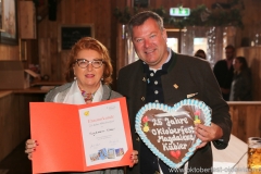 Magdalena  Kübler und Josef Schmid, Ehrung der Wiesn Jubilare beim Fisch Bäda am Oktoberfest in München 2018