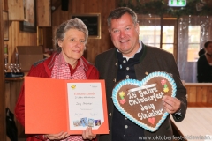 Josy Steinker und Josef Schmid, Ehrung der Wiesn Jubilare beim Fisch Bäda am Oktoberfest in München 2018